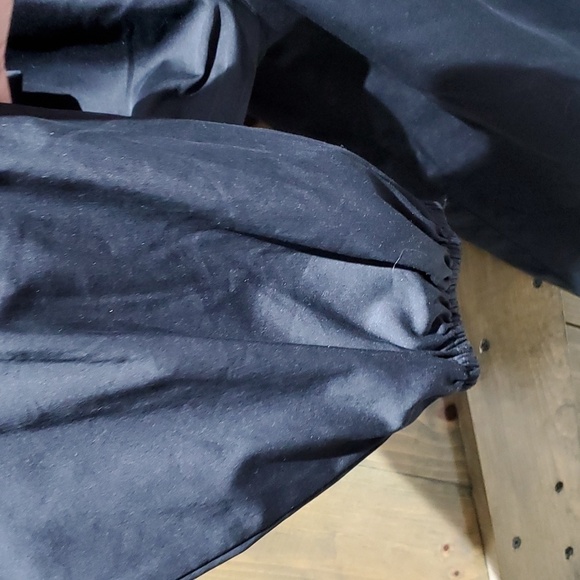 ELIZABETH AND JAMES BLACK TOP ELASTIC HEM SIZE MEDIUM Balloon Sleeves - Picture 5 of 7